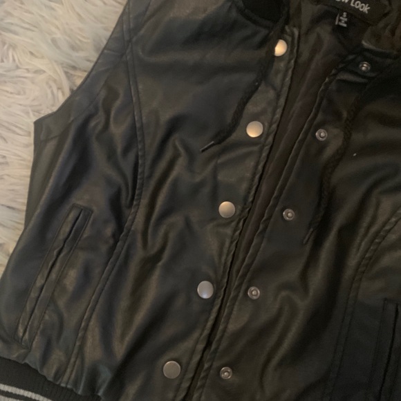 💕Faux Leather Vest - Picture 2 of 3